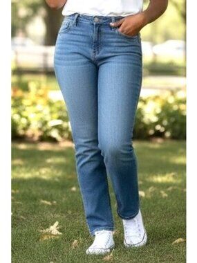 Mossimo Mid Rise Curvy Bootcut Women's size 18 Medium Wash Blue Denim Jeans